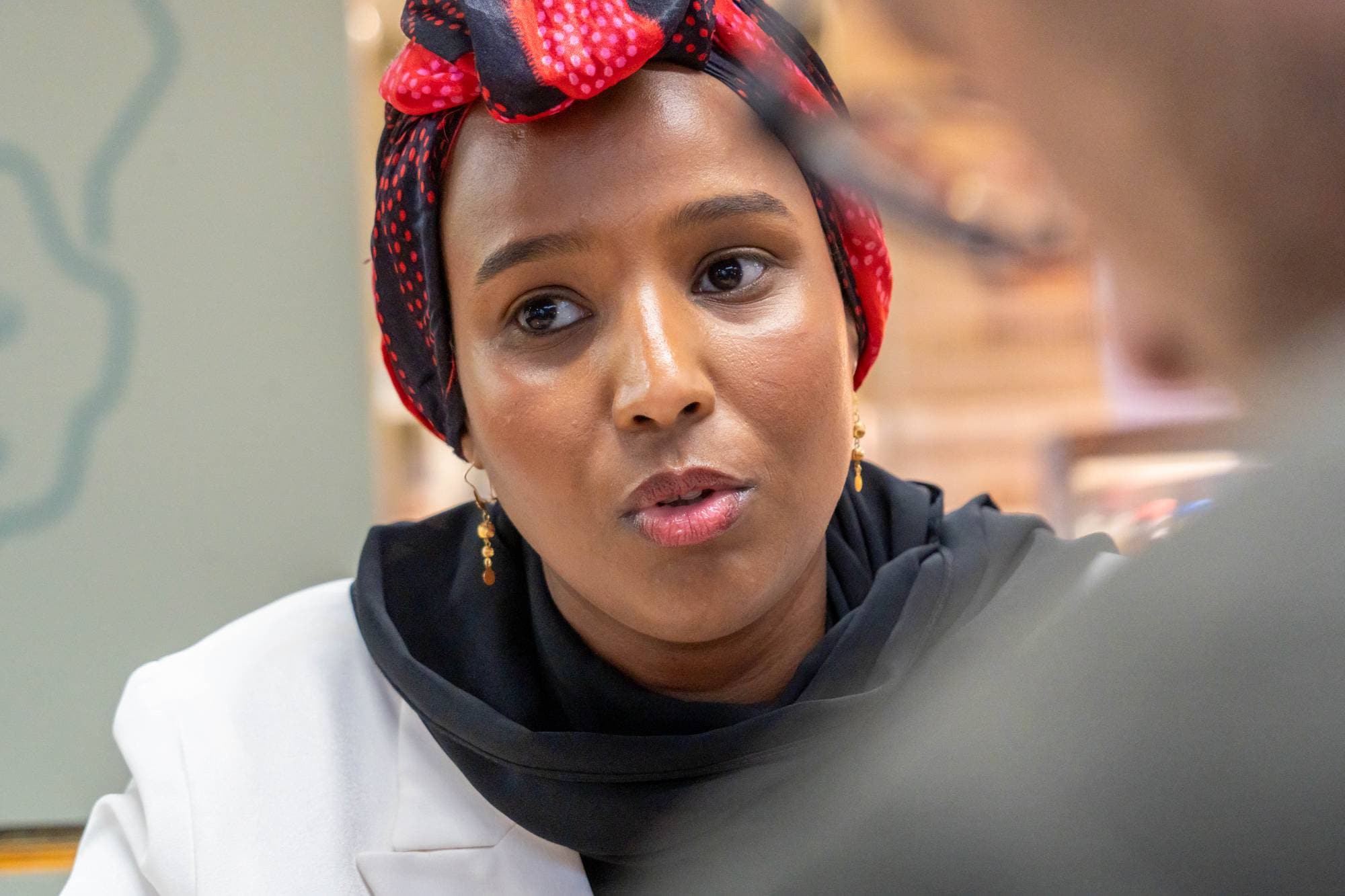 Intervju med Marian Abdi Hussein, politiker i SV, om hets og trusler i jobben som folkevalgt. Vi møter henne på Furuset senter i Oslo.