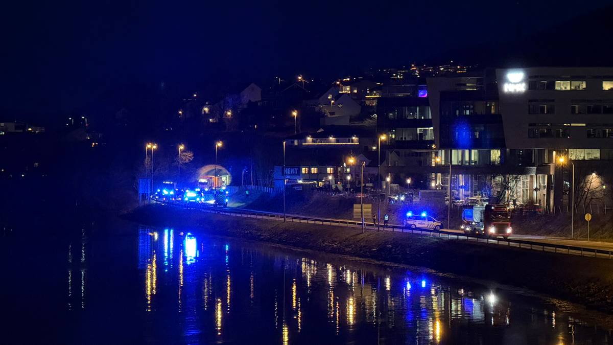 Én person skal være alvorlig skadd i ulykke – vegen er stengt