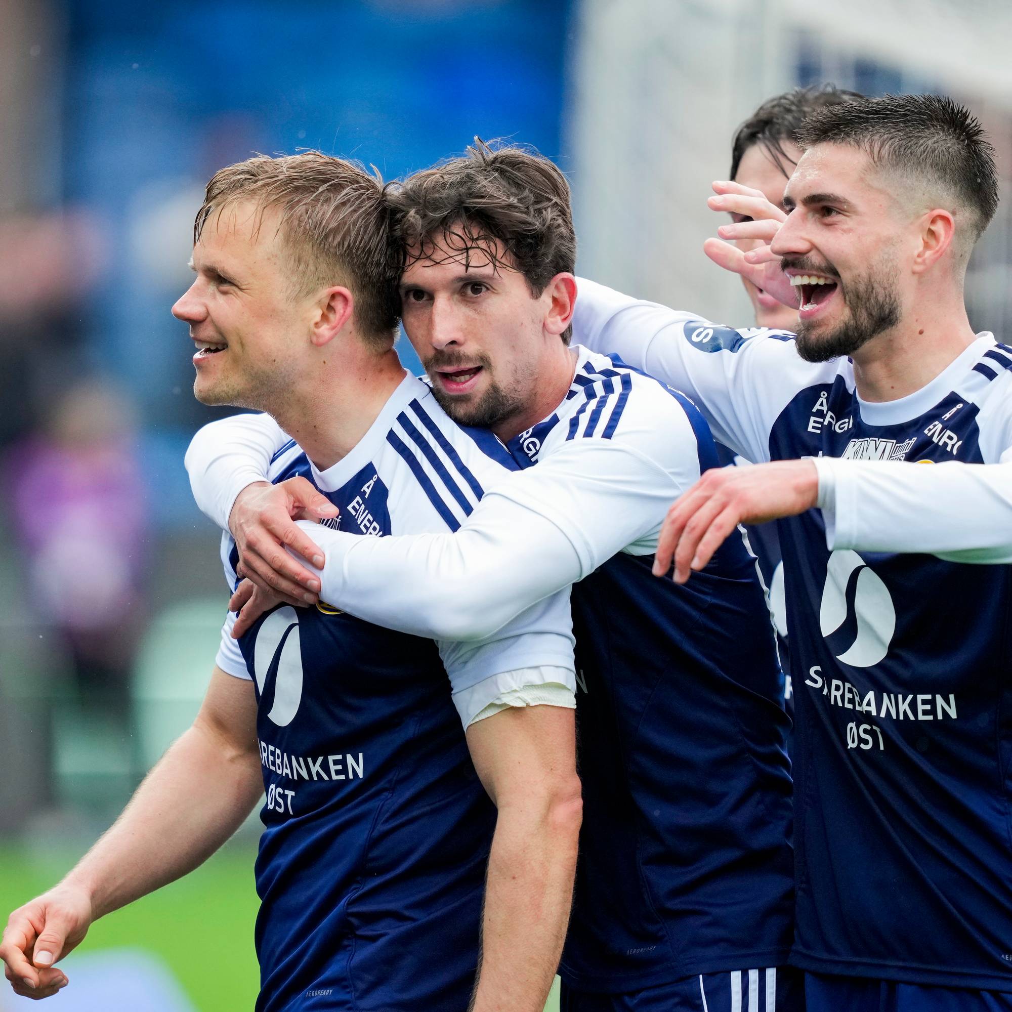 Fotballspillere som jubler