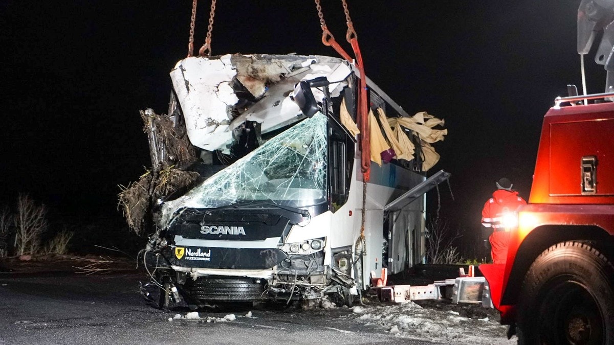 Politiet bekrefter: – Ett barn blant de omkomne i bussulykka i Vesterålen