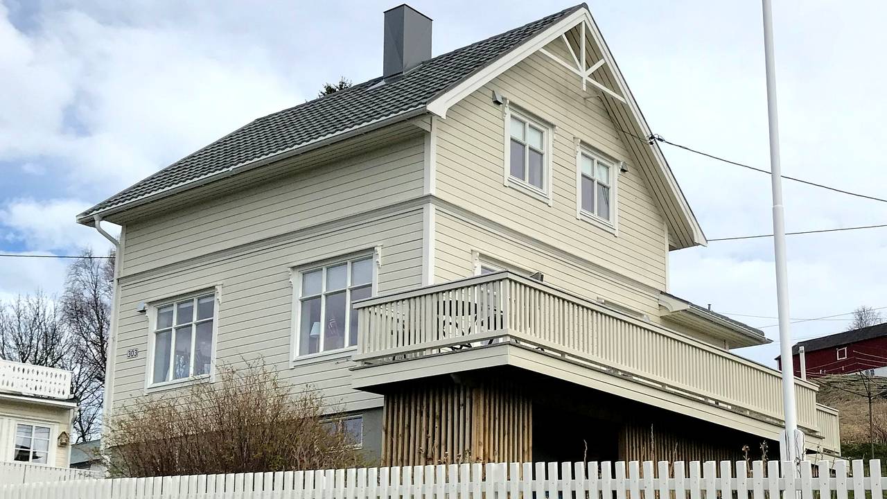 Helga og mannen pusset opp huset for over en million kroner og brukte mange arbeidstimer for å ta vare på barndomshjemmet.