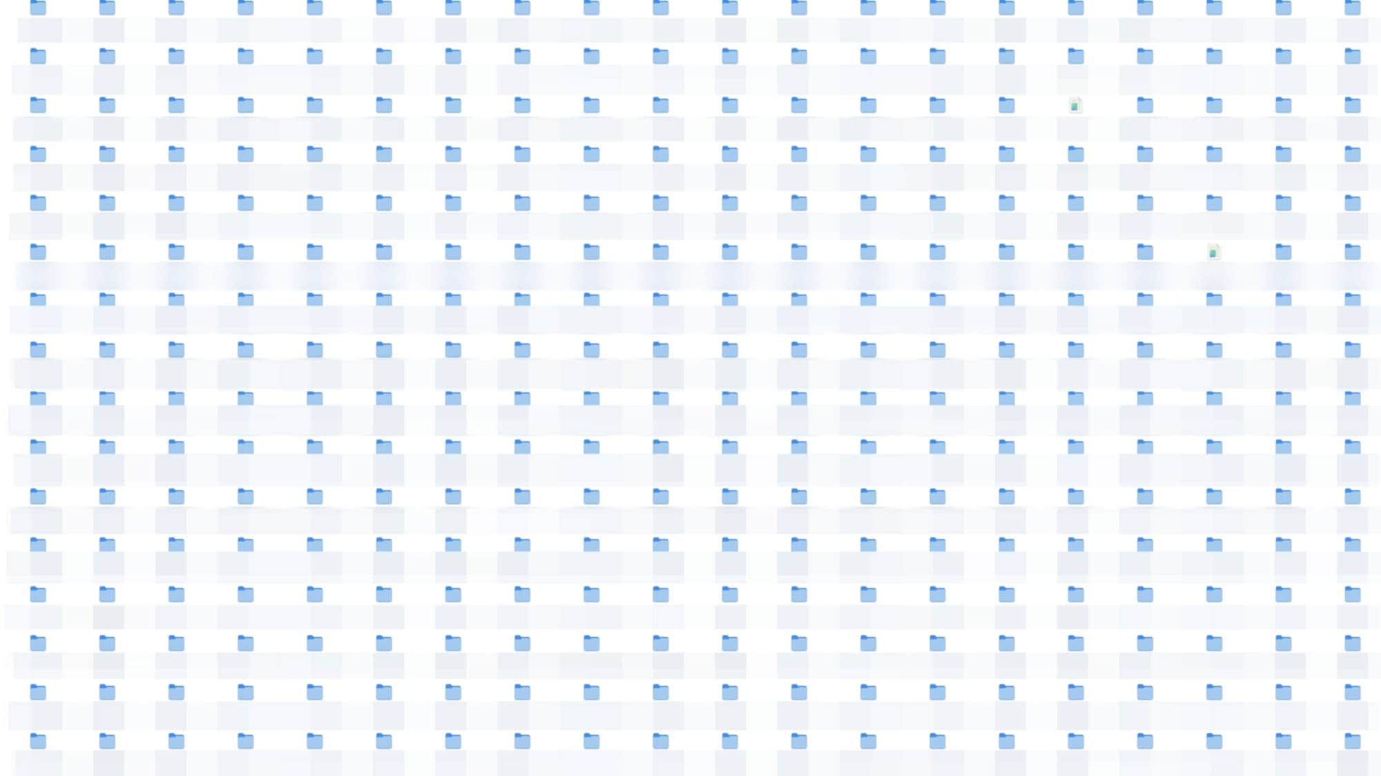 Et skjermbilde av en rekke filer som er lagt i blå mapper, navnene på filene under de blå mappene er blurret ut. 