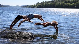 Suping og bading ved Gamlehaugen - Foto: Ole-André Lagmandokk/NRK