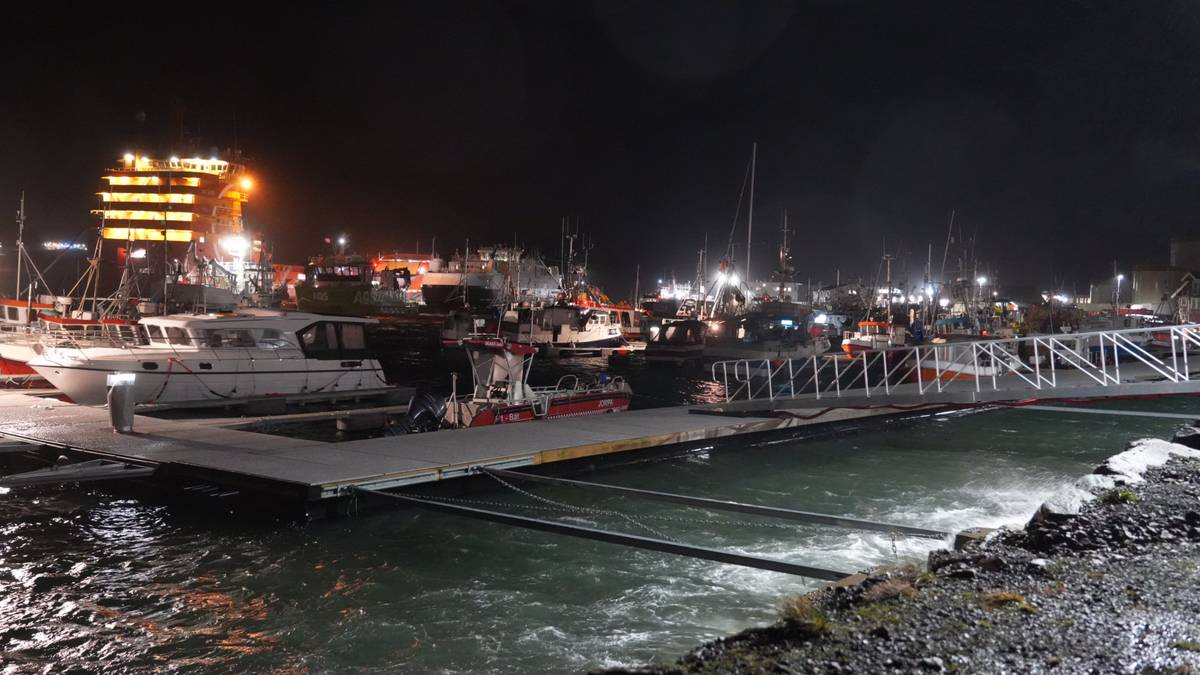 Severe Gale in Finnmark: Roads Closed and Transport Cancelled Due to Storm