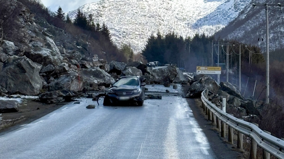 Massivt steinras over E10 i Lofoten: – Har vært veldig heldig