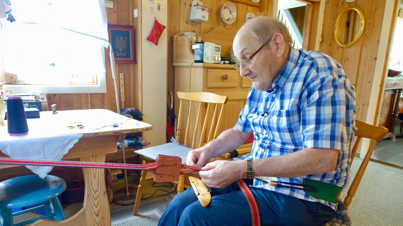Torkjell Sletta handflettar hårband