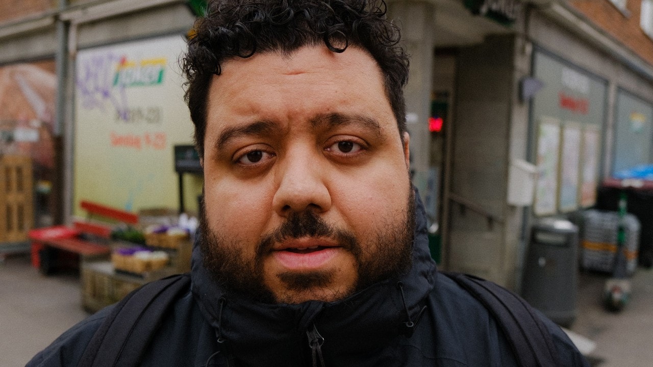 Komiker Javad El Bakali: – I 15 år trodde jeg at jeg var hjerneskada