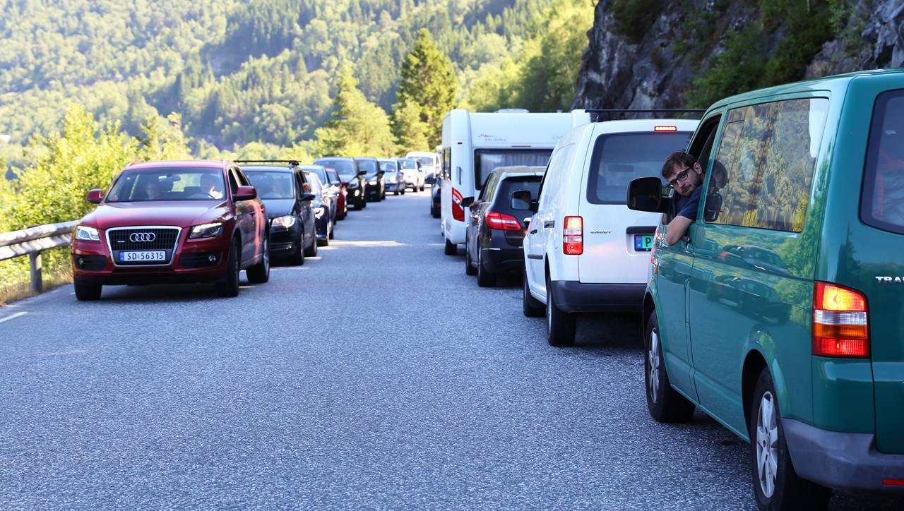 Flere biler i kø på riksvei 13