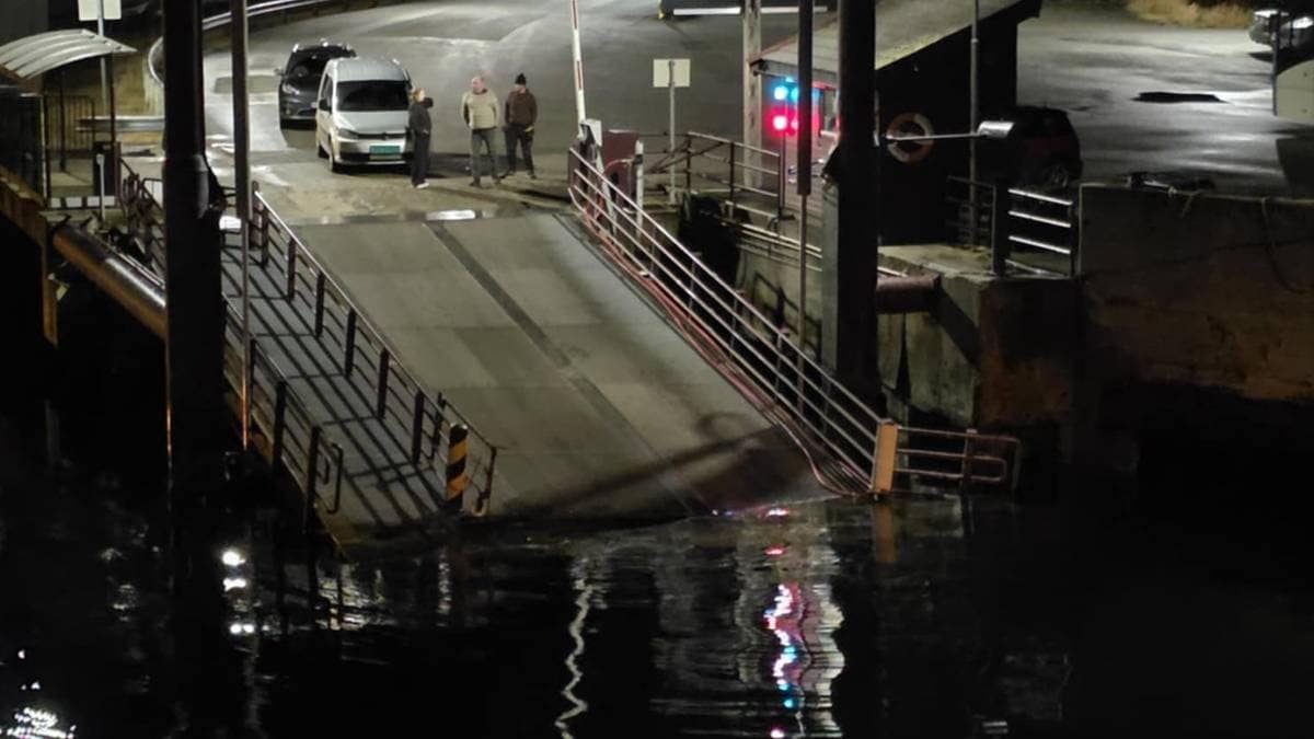 Bilen til Daniel ble hengende utenfor ferga: – Takknemlig for at det ikke gikk verre