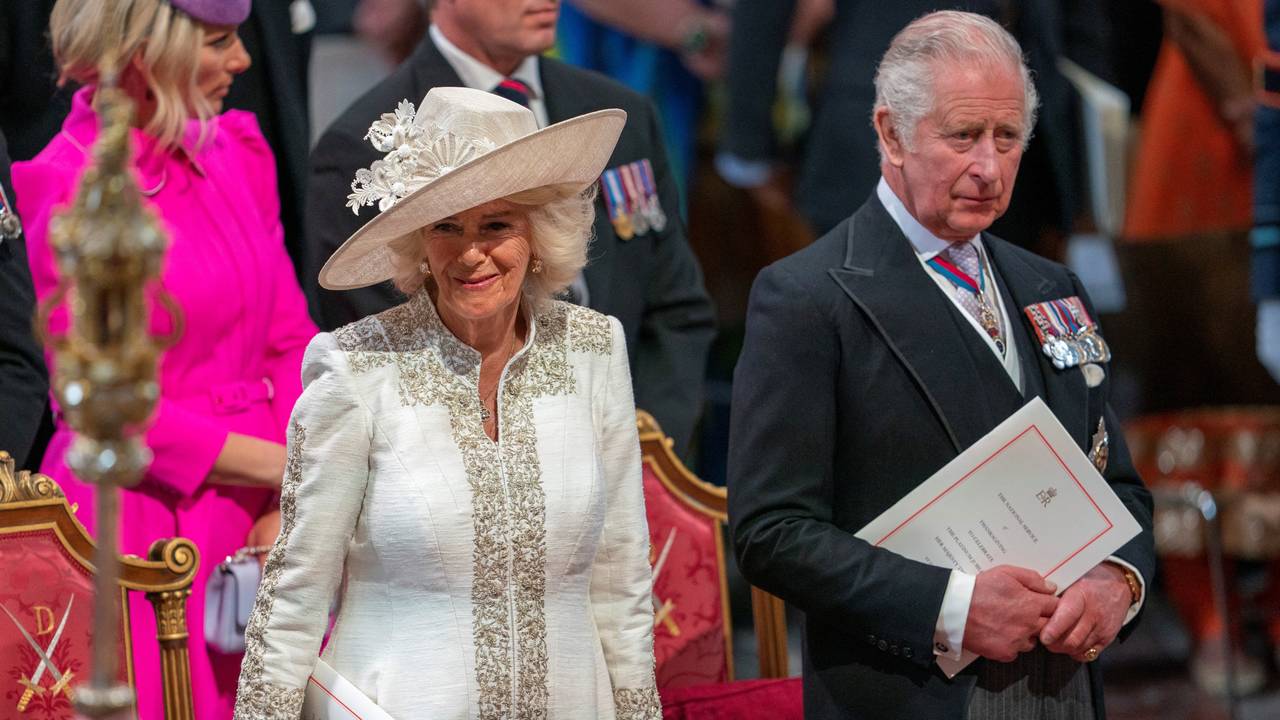 Prins Charles og hertuginne Camilla under festgudstjenesten i St. Pauls katedral til ære for dronning Elizabeths 70 år på tronen.