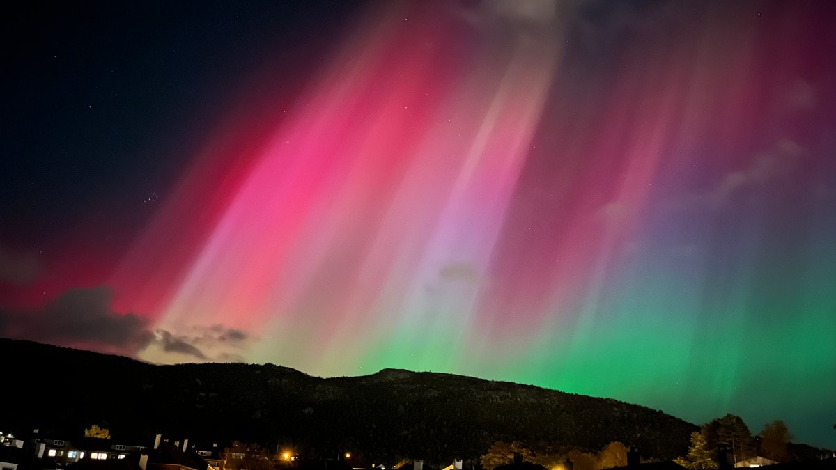 Gode nordlys-sjansar i kveld – men kvifor ser kameraet det betre enn deg?