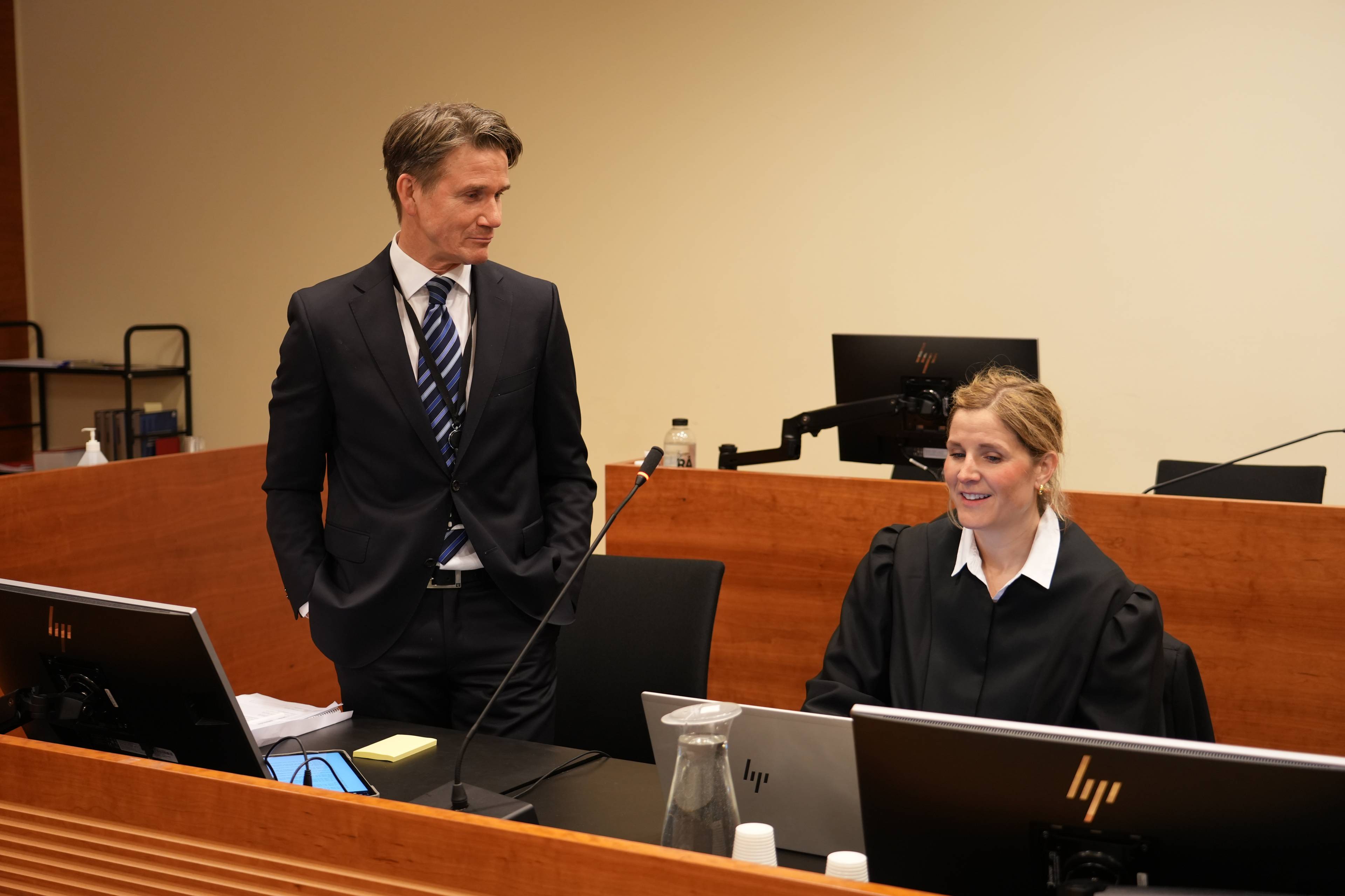 Advokatene Anders Blakstvedt og Karen Mellingen representerer Energidepartementet