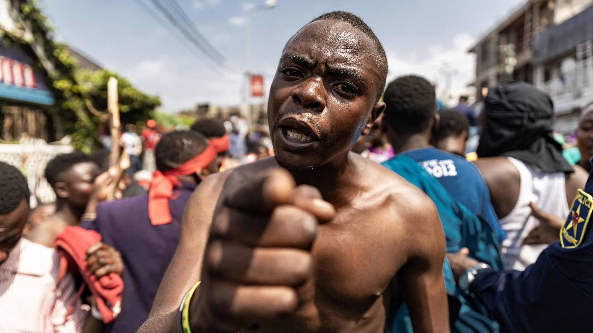 Демократическая республика конго население. Республика заир люди. Дрк 2. Дрк 2. Конго жилье.