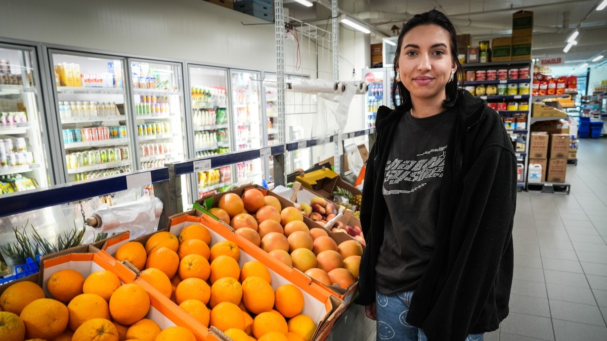 Charlotte (23) kjøper frukt og grønt til nesten halv pris
