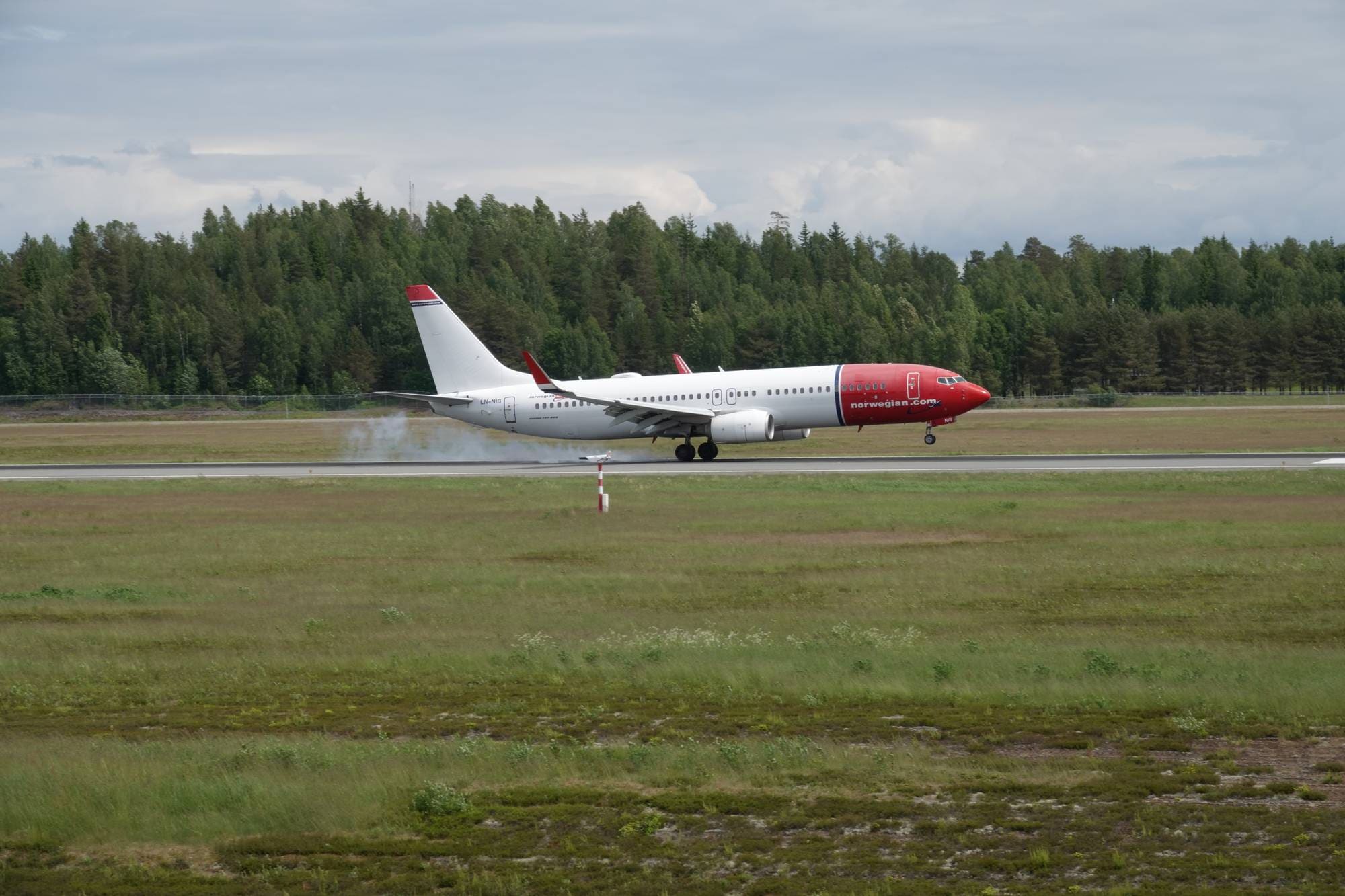 Et fly tar av fra rullebanen