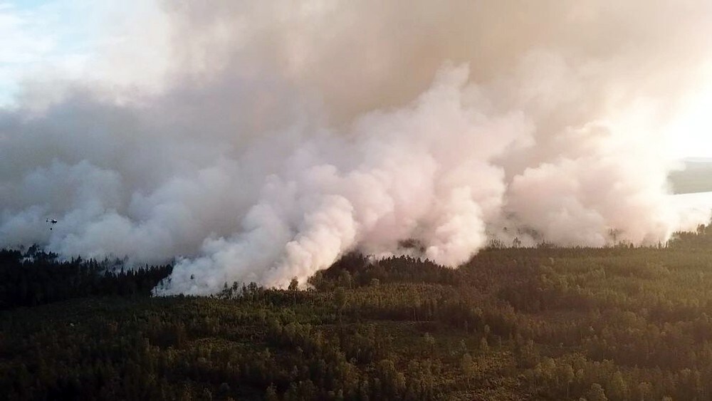 Over 60 skogbranner i Sverige: Sender norske helikoptre for å bistå