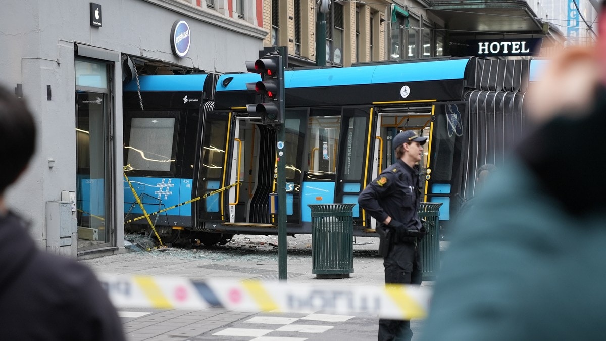 Trikk kjørt inn i butikk i Oslo sentrum: – Hørte skrik