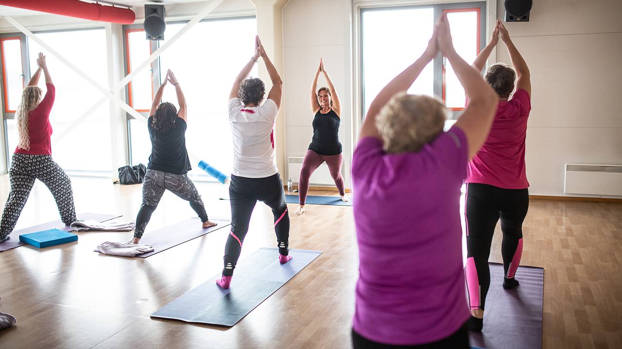 Gabriela Hansen har yogakurs i regi av Aktiv på dagtid i Østfold.