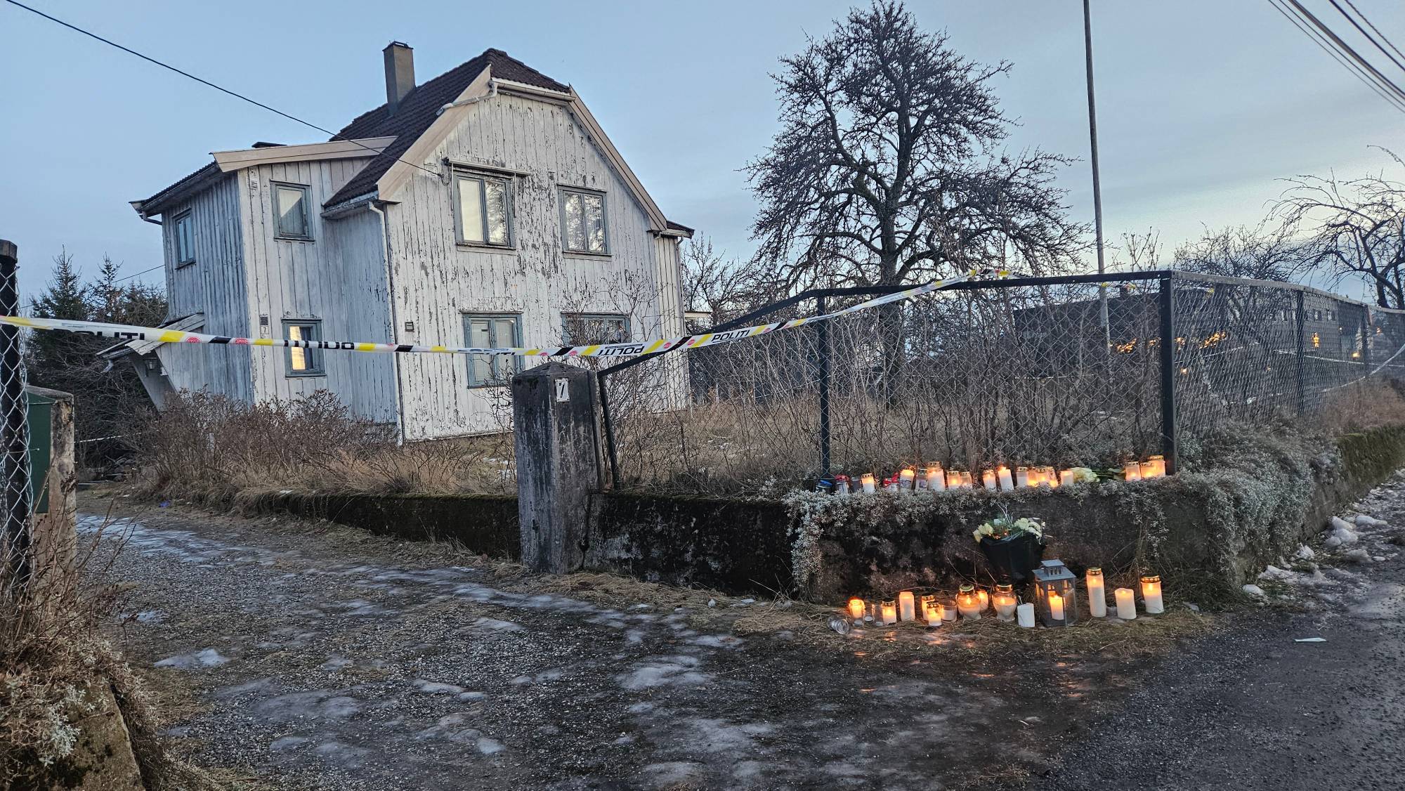 Det var i dette huset i Ski mor og sønn ble funnet drept. 
