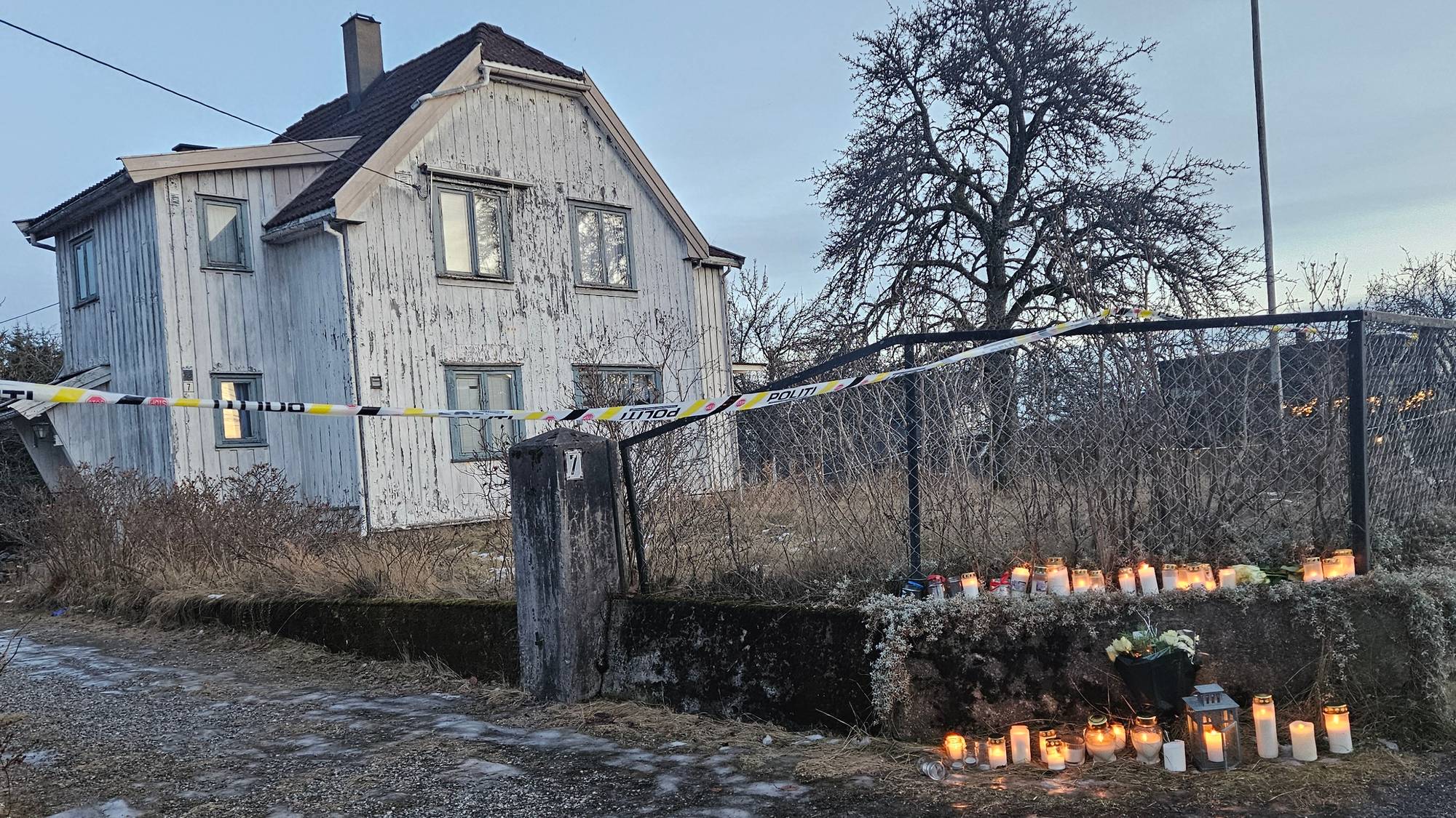 Det var i dette huset i Ski mor og sønn ble funnet drept. 
IKKE SLADDET 