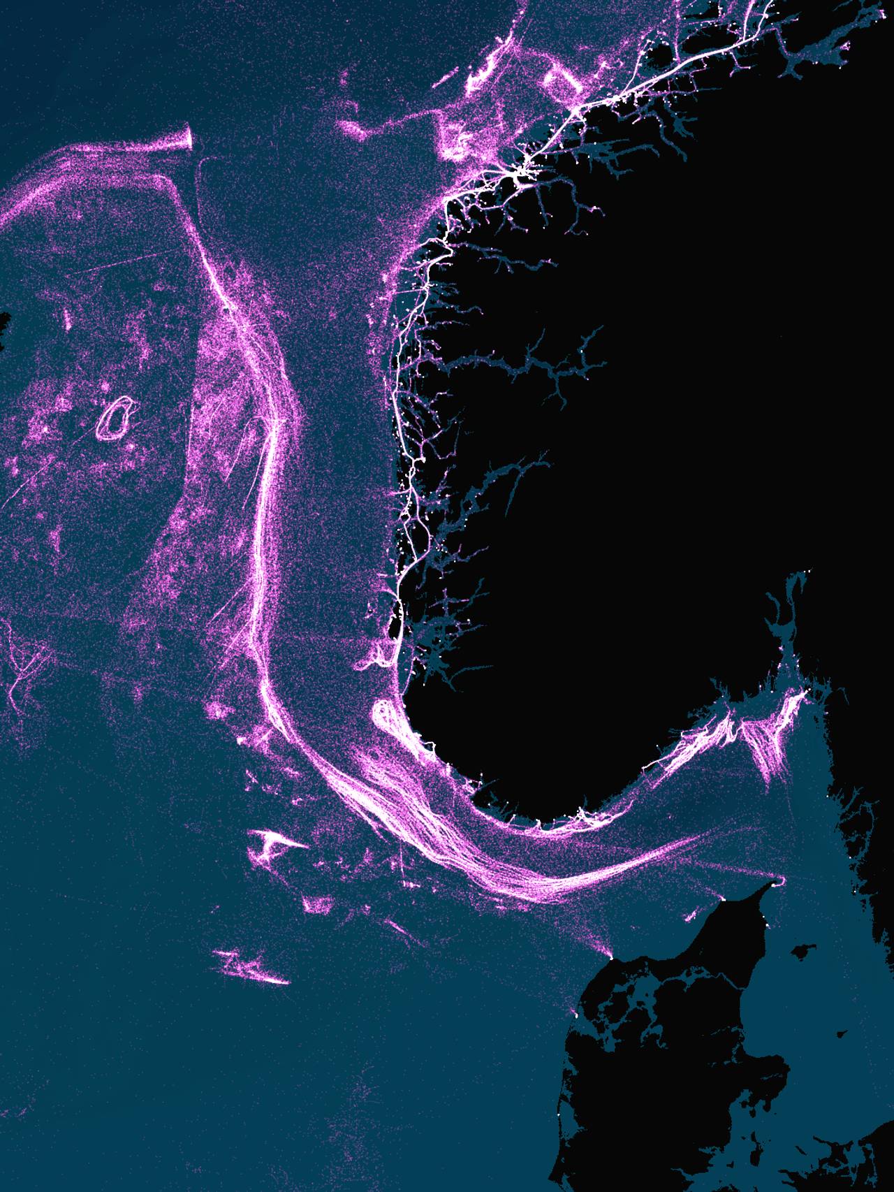 Kartet viser norske fiskebåters (over 15m) posisjoner for 2019.