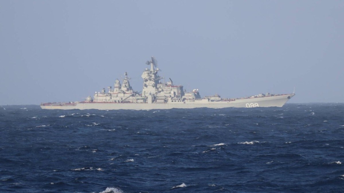 Kystvakten følger russisk krigsskip
