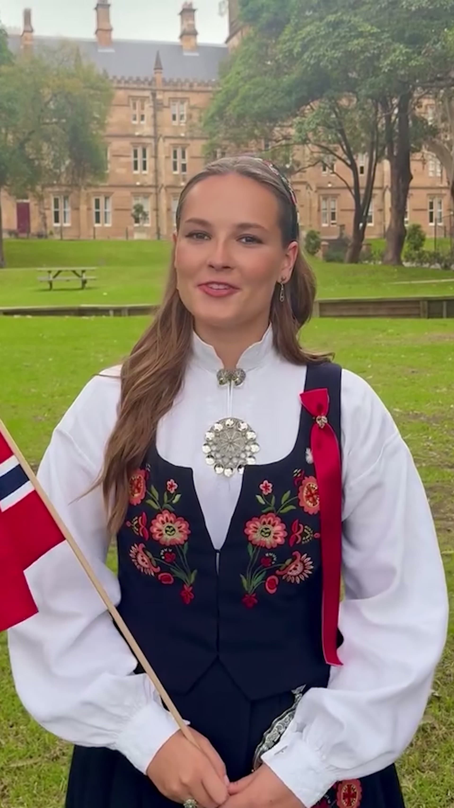 Prinsesse Ingrid Alexandra hilser hjem på 17. mai