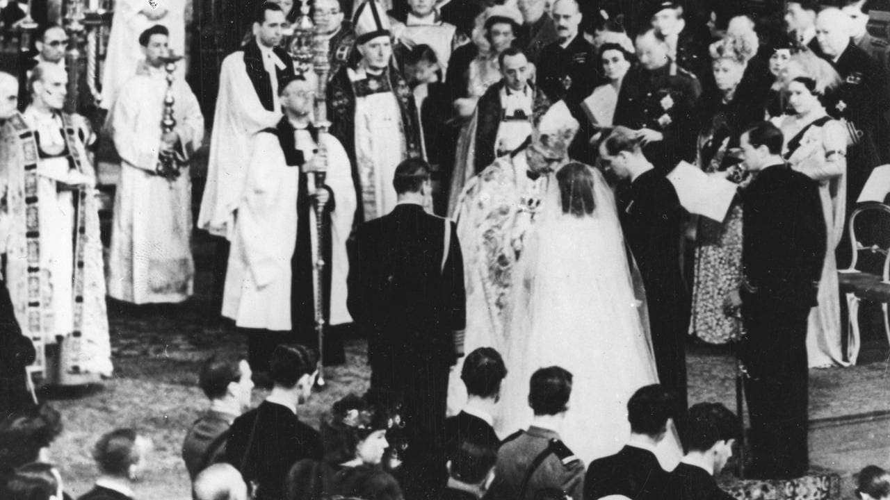 Daværende prinsesse Elizabeth giftet seg daværende Philip Mountbatten i Westminster Abbey i London 20. november 1947.