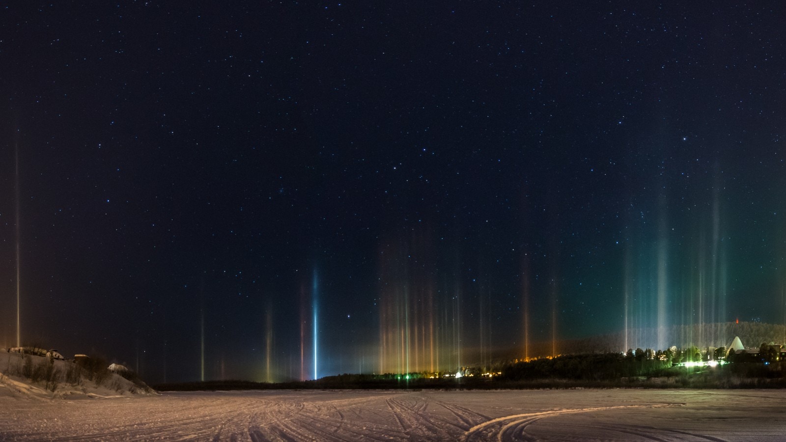 In the town of Karasjok in northern Norway, a spectacular show of light an color painted the night sky yesterday. 