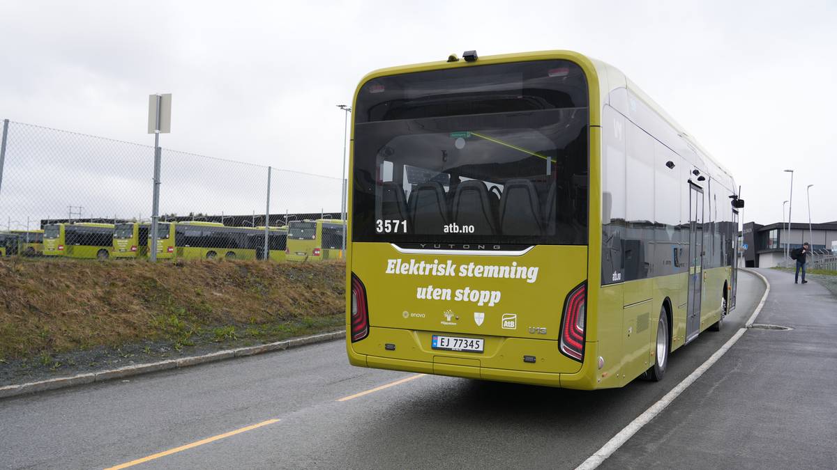 Her lader bussen i fart
