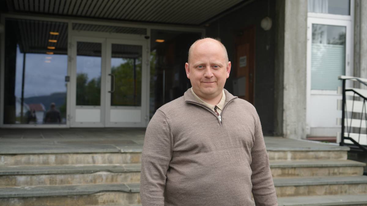 Ferge innstilt tre dager på rad: Ordføreren måtte bli hentet med båt