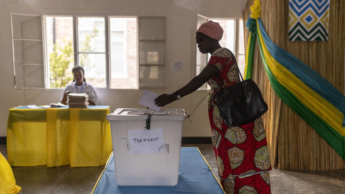 Valglokalene har åpnet i Rwanda