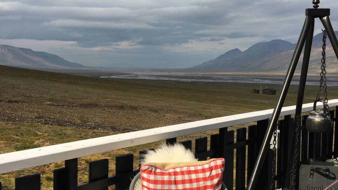 Utsikt fra hytta i Adventdalen