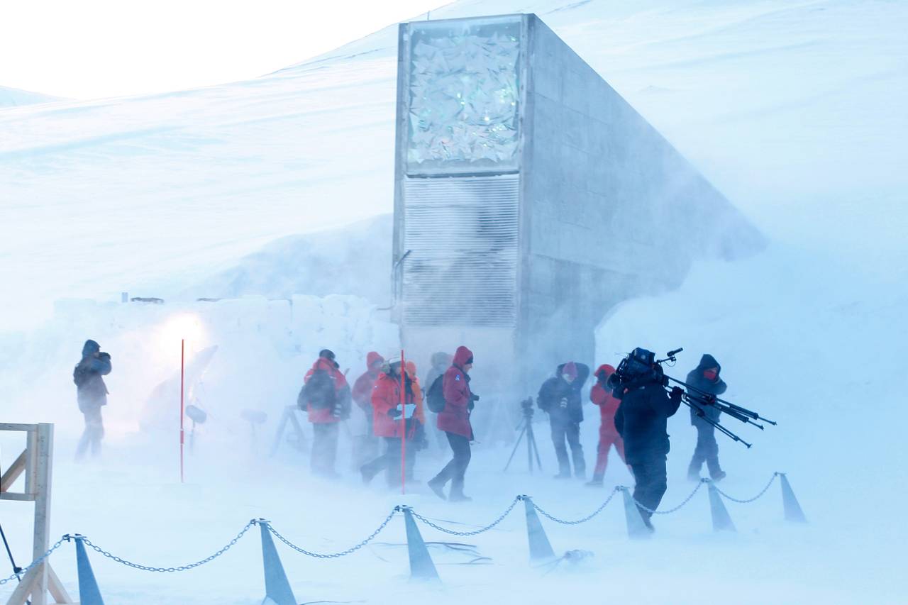 Pressen var til stede under åpningen av frølageret på Svalbard. 