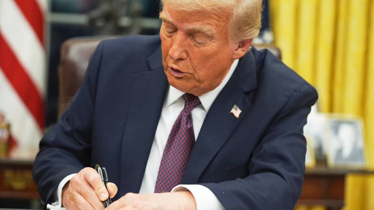 Trump varsler 35 prosent toll mot Canada og snarlig tollbrev til EU