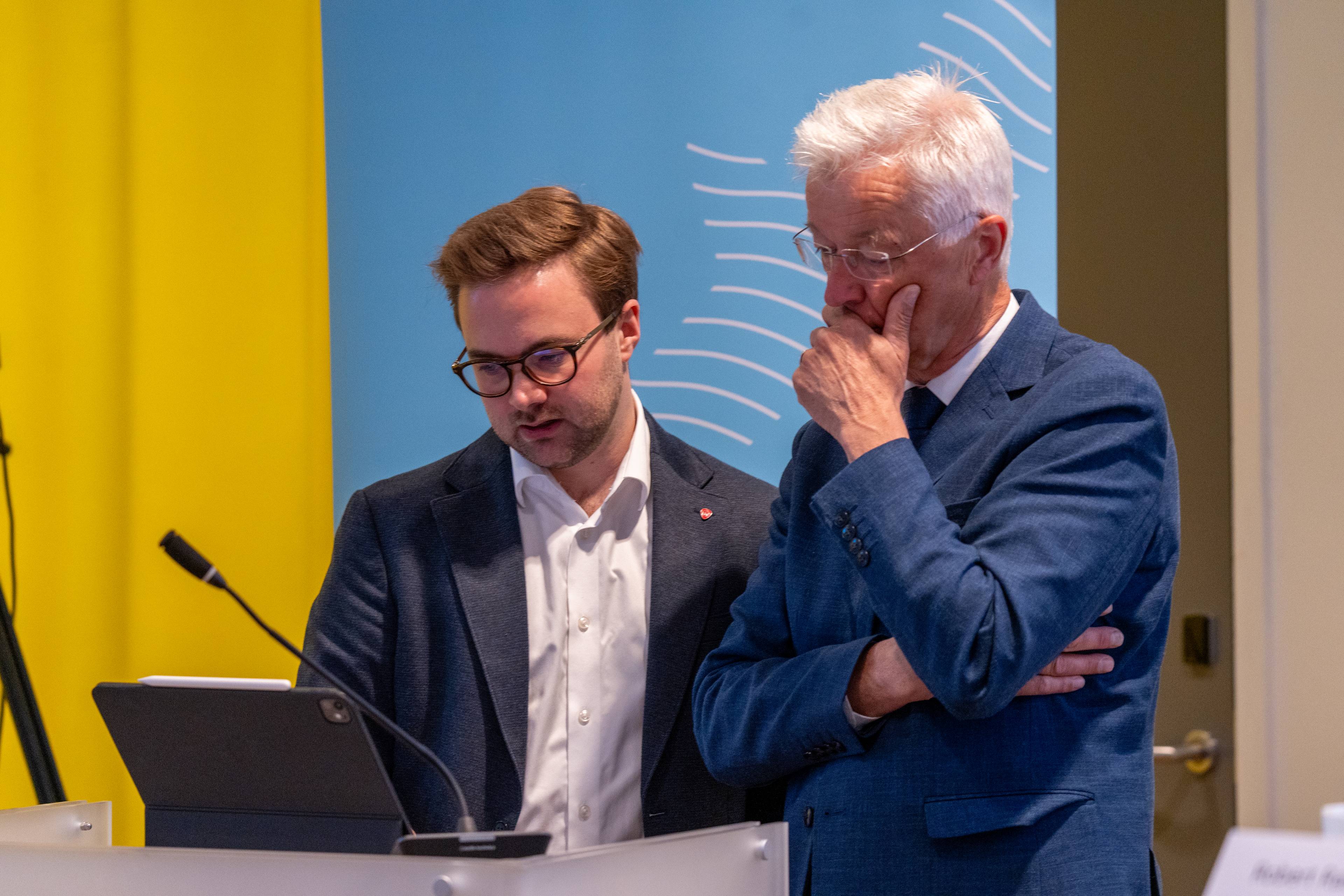 Skal avgjerda skjebnen til Atløysambandet i fylkestinget i Vestland. Fylkesordførar Askeland og fylkesvaraordførar Davies.