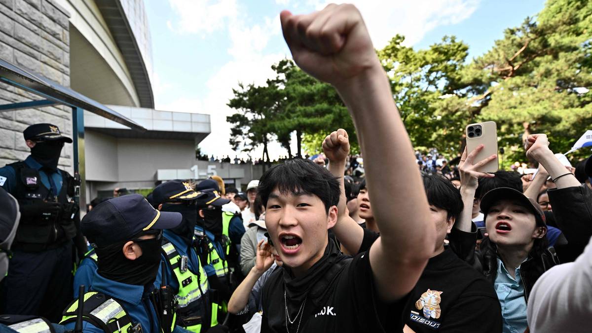 Sør-Korea: Titusener protesterer mot valgrot