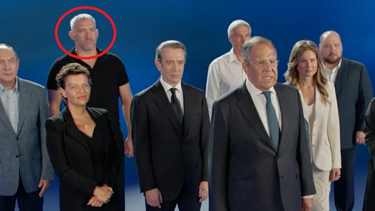 Kritikken hagler etter disse bildene: Stilte opp i Putin-kampanje