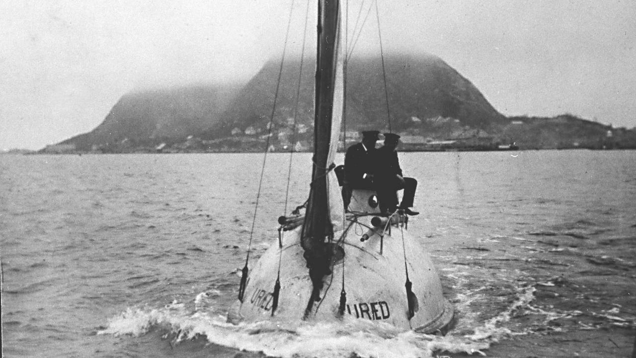 Sjøsetting tauing av Uræd frå Ålesund juli 1904