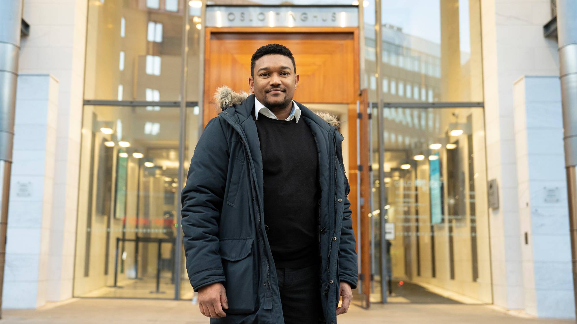 Suel Hussein Kassembo utenfor Oslo tingrett.