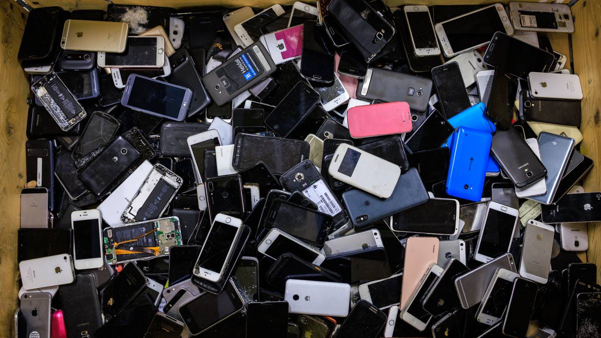 Det kan ligge 10 millioner gamle mobiler rundt omkring i norske hjem – NRK  Rogaland – Lokale nyheter, TV og radio