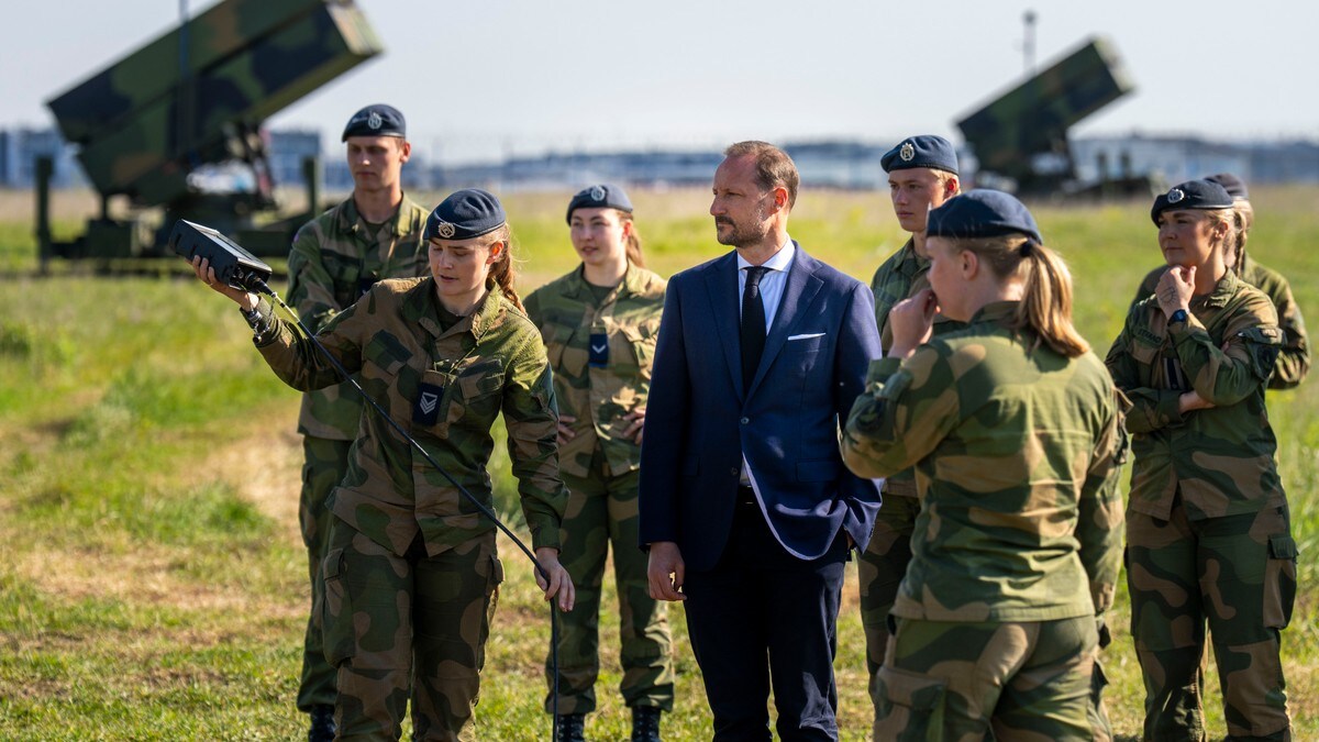 Kronprinsen besøkte norske styrker i Polen