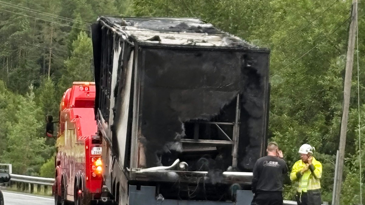 Lange køer på E18 etter brann
