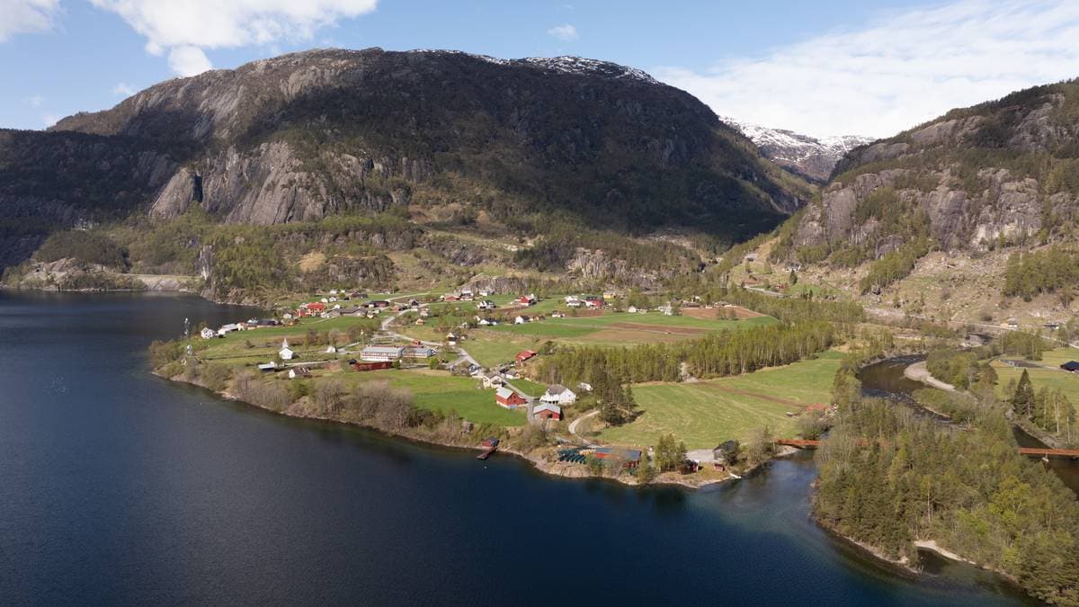 Endrar gigantiske kraftplanar etter massiv motstand