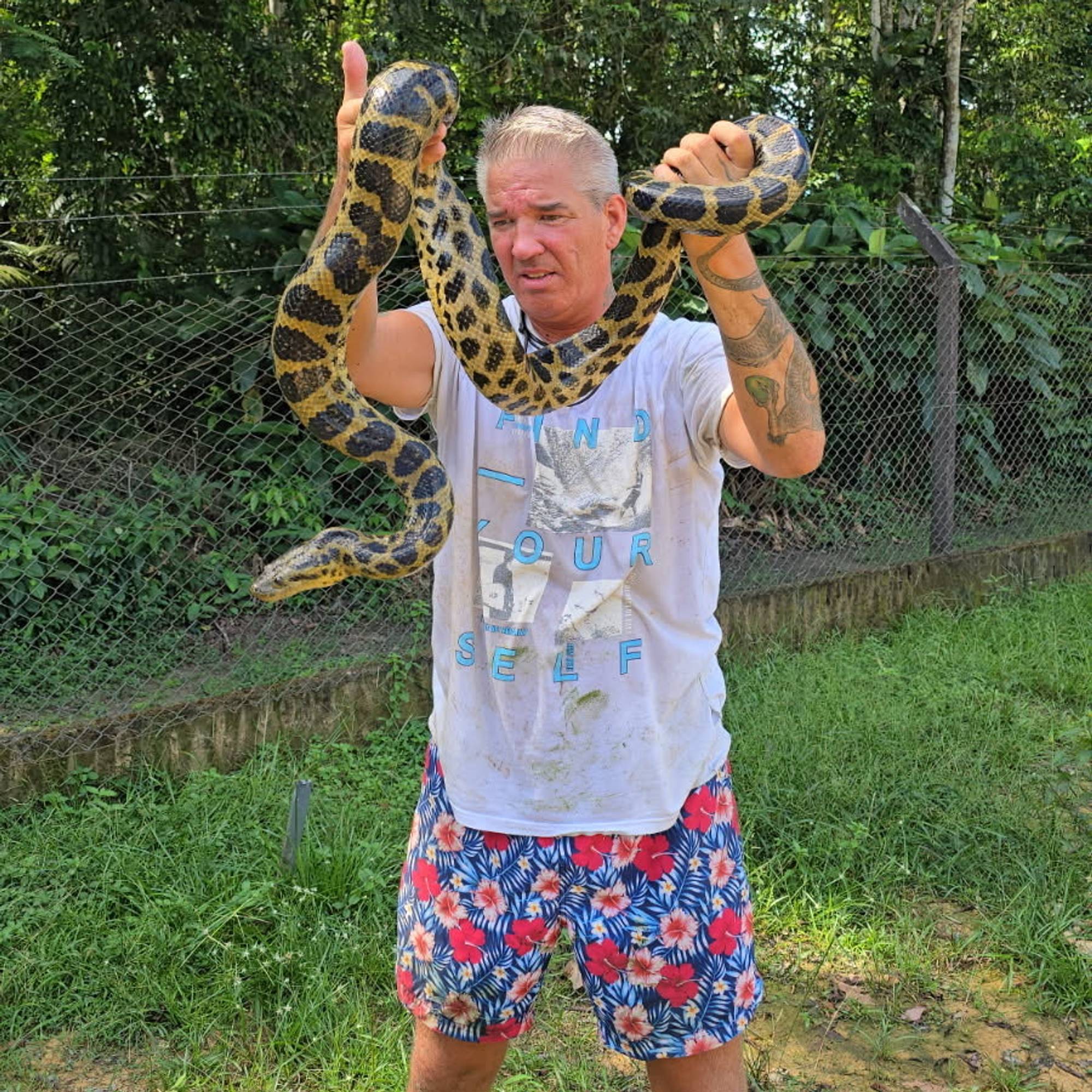 Bjørn Ormstad i Amazonas med slanger