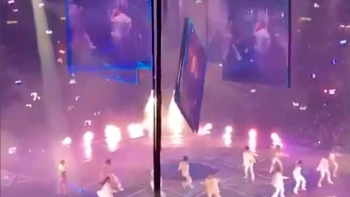 To dansere ble skadet på en Mirror-konsert i Hong Kong 28. juni etter at en stor videoskjerm  som hengte over scenen falt ned på utøverne under.