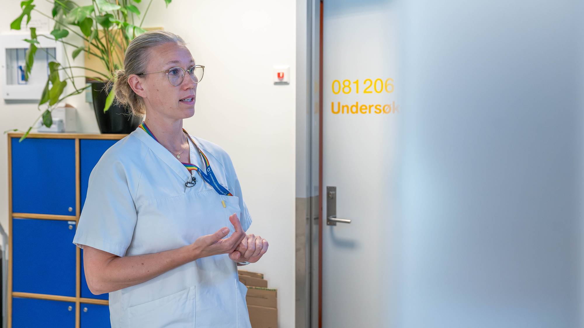 Bilder av sykepleier Tine Sande på Kvinneklinikken på Ullevål sykehus. Nærbilder fra klinikken der pasientene blir undersøkt for å kunne ta abort. Bilder av Helse - og omsorgsminister Jan Christian Vestre. Anonyme bilder av en case som måtte stå i lang kø før hun fikk time til å ta abort. Journalist Marianne Ytre-Eide