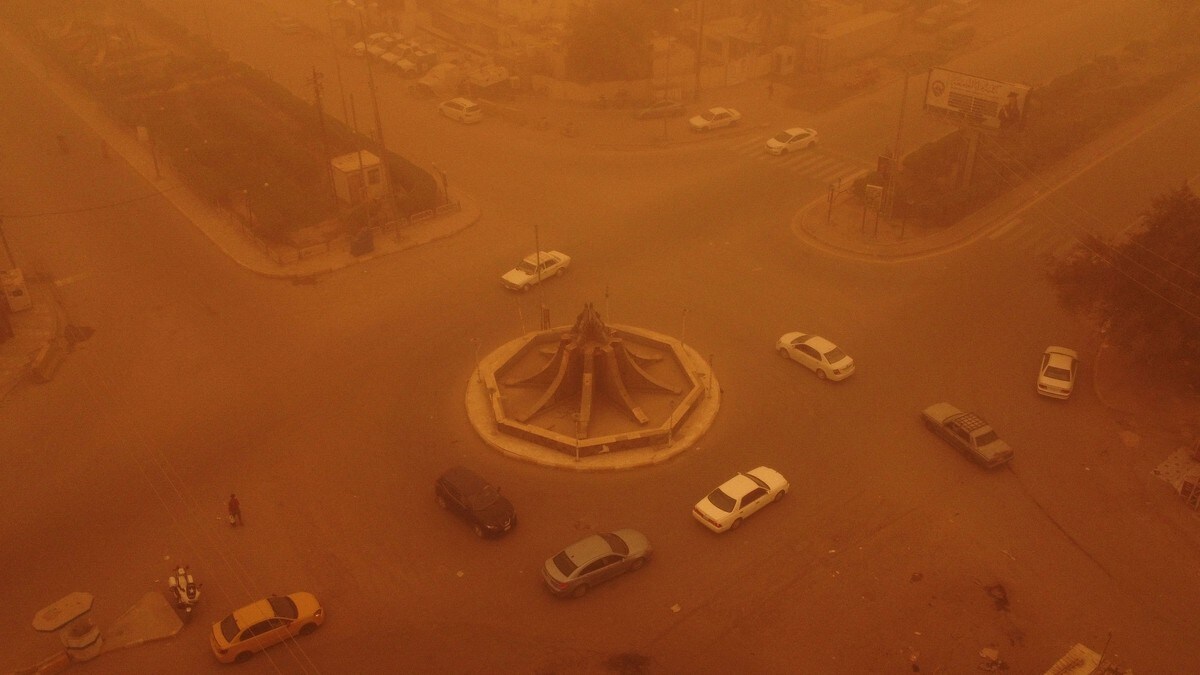 Tusenvis til sykehus i Irak etter sandstorm