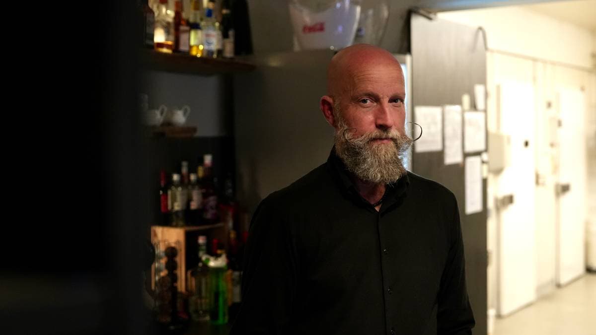 Hotelleier vil ikke legge ut for sykepenger: – Det er steingalt!