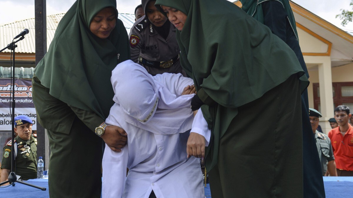 Ungdom pisket i Indonesia